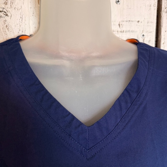 SCRUBSTAR Women's V-Neck Scrub Top Navy Blue Size Medium 3 Front Pockets Fitted - Picture 3 of 10